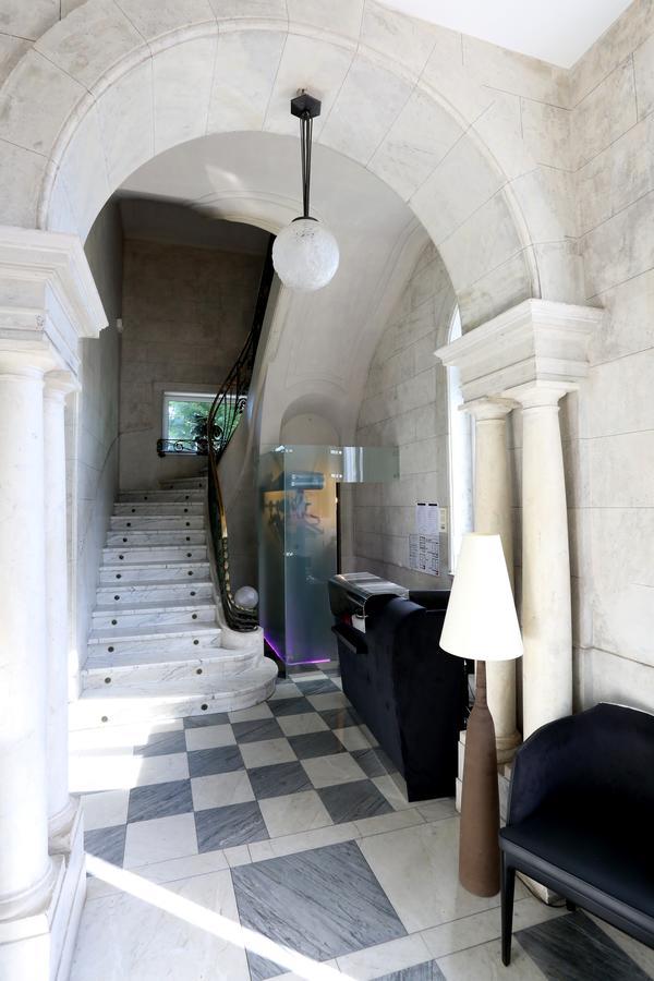 Chateau Blanchard Chazelles-sur-Lyon Bagian luar foto